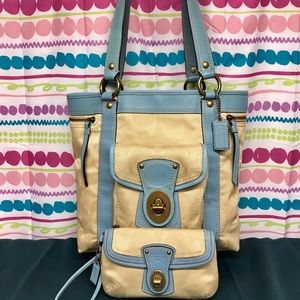 COACH LEGACY GIGI SIGNATURE TOTE & WRISTLET SET